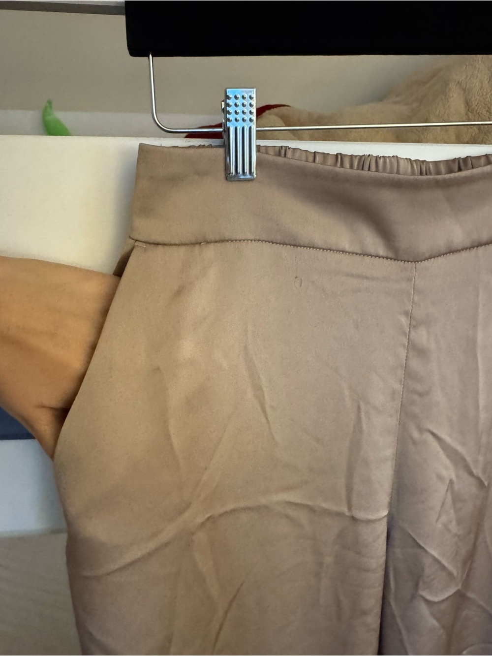 Express Taupe Satin Jogger Pants High Rise Elastic Hem Size XS - Picture 5 of 7